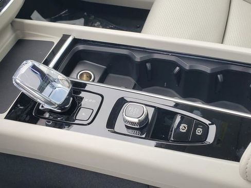 New 2026 Volvo XC60 T8 Ultra w/ Climate Package AWD/4WD image 25