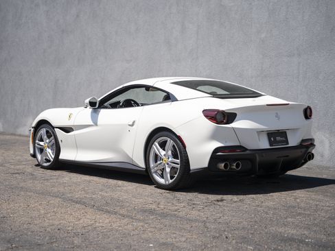 Used 2023 Ferrari Portofino M RWD image 12