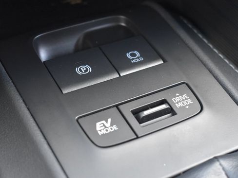 Used 2024 Toyota Venza XLE AWD/4WD image 21