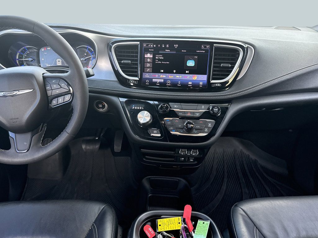 Used 2022 Chrysler Pacifica Touring-L w/ S Appearance Package FWD image 15