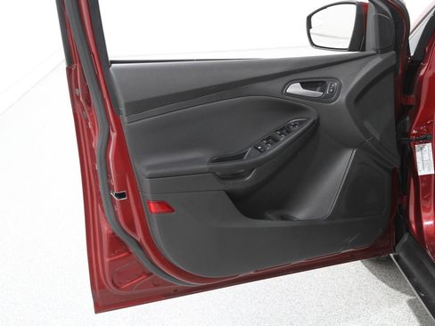 Used 2016 Ford Focus SE image 4
