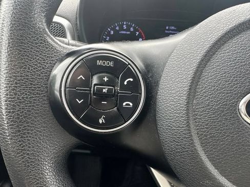 Used 2020 Kia Soul LX FWD image 16