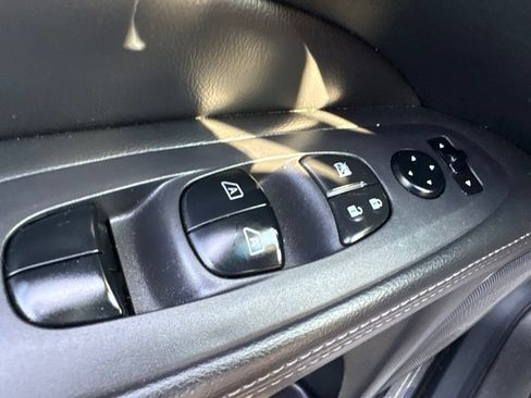 Used 2015 Nissan Pathfinder Platinum AWD/4WD image 14