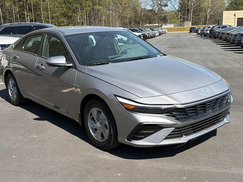 New 2026 Hyundai Elantra SE FWD image 4
