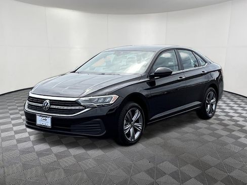 Used 2024 Volkswagen Jetta SE FWD image 3