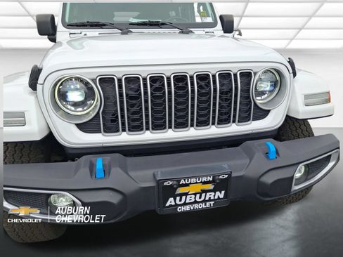 Used 2024 Jeep Wrangler Unlimited Sahara AWD/4WD image 21