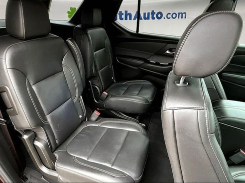 Used 2023 Chevrolet Traverse LT w/ LT Premium Package image 24