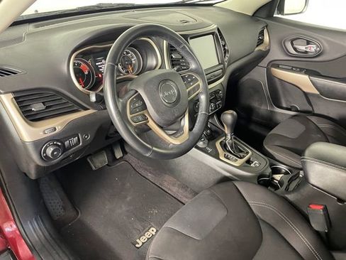 Used 2017 Jeep Cherokee Latitude w/ Comfort/Convenience Group image 3