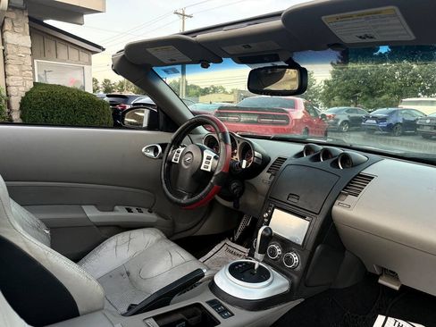Used 2007 Nissan 350Z Touring RWD image 18