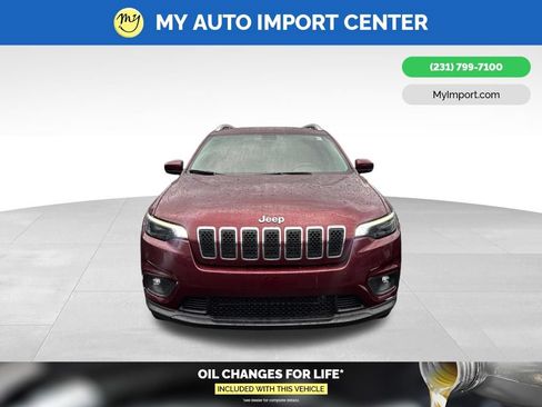 Used 2019 Jeep Cherokee Latitude Plus w/ Cold Weather Group AWD/4WD image 2