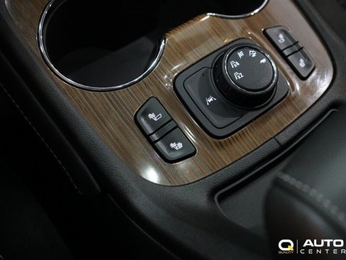 Used 2023 GMC Acadia SLE w/ Infotainment Package AWD/4WD image 21