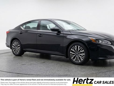 Used 2025 Nissan Altima 2.5 SV FWD image 1