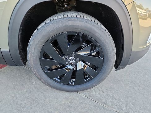 New 2026 Volkswagen Atlas SE image 9