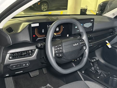 New 2025 Kia K4 LXS image 15