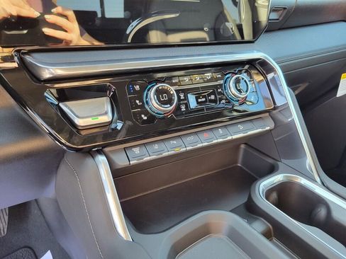 New 2026 GMC Sierra 2500 Denali w/ Denali Reserve Package image 17