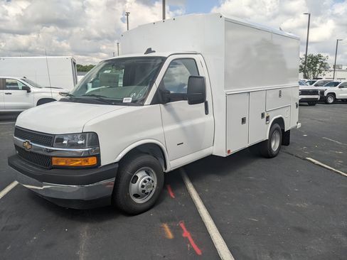 New 2025 Chevrolet Express 3500 w/ Power Convenience Package image 3