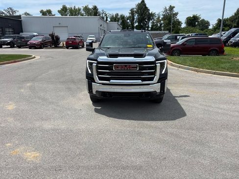 Used 2025 GMC Sierra 3500 SLT w/ SLT Premium Package AWD/4WD image 8