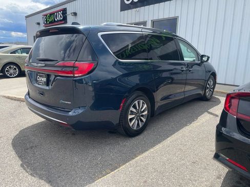 Used 2021 Chrysler Pacifica Touring-L FWD image 12