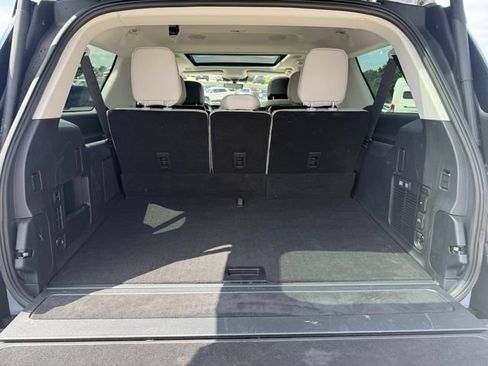 Used 2025 Lincoln Navigator L Reserve AWD/4WD image 11