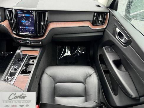 Used 2023 Volvo XC60 B5 Plus image 19