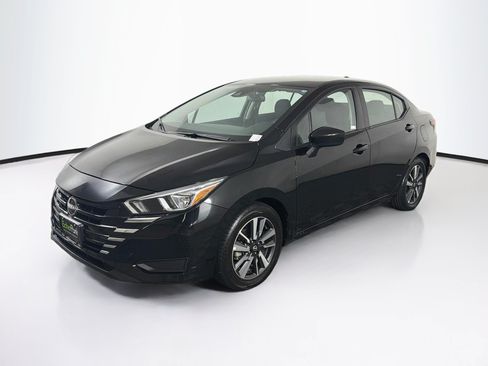 Used 2024 Nissan Versa SV FWD image 3