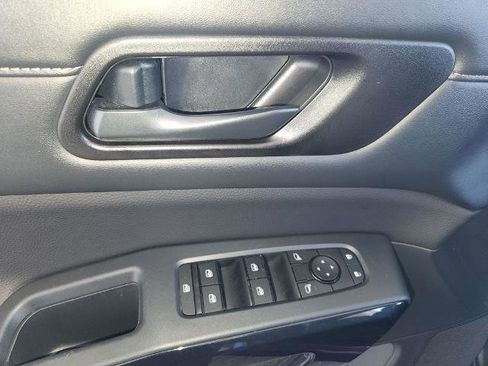 Certified 2025 Nissan Pathfinder S image 29