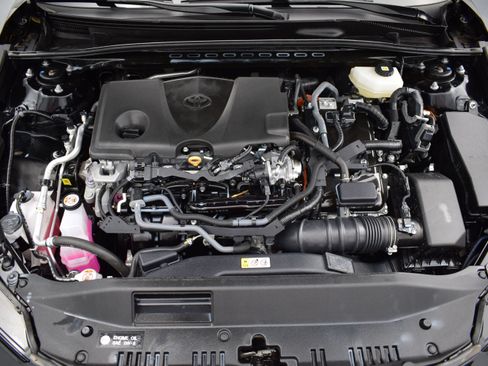 Used 2025 Toyota Camry SE AWD/4WD image 9