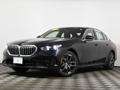 Used 2024 BMW 530i xDrive AWD/4WD image 1