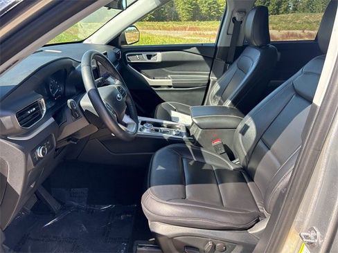 Used 2021 Ford Explorer XLT w/ Equipment Group 202A image 11