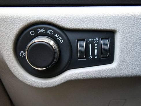 Used 2024 Chrysler Voyager LX FWD image 19