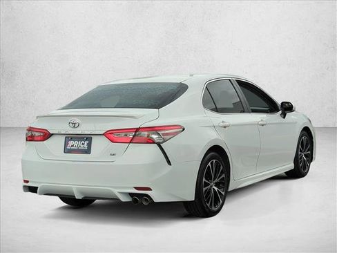 Used 2018 Toyota Camry SE w/ Convenience Package image 5