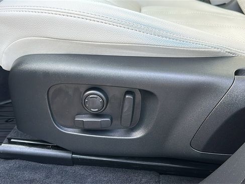 Used 2023 Land Rover Range Rover Velar R-Dynamic S image 10