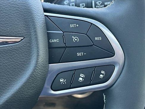 Used 2026 Chrysler Pacifica Select FWD image 24