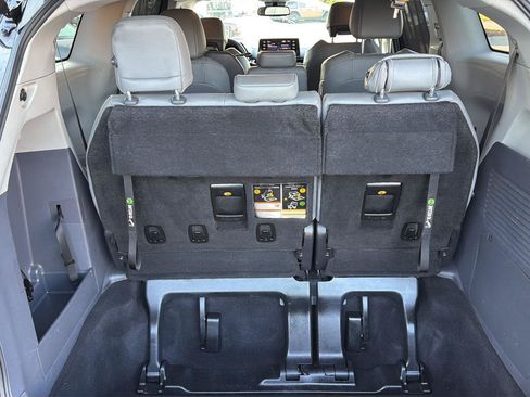 Used 2023 Toyota Sienna XLE FWD image 12