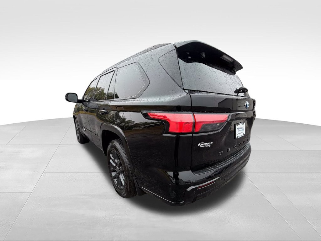 Used 2024 Toyota Sequoia Platinum AWD/4WD image 4