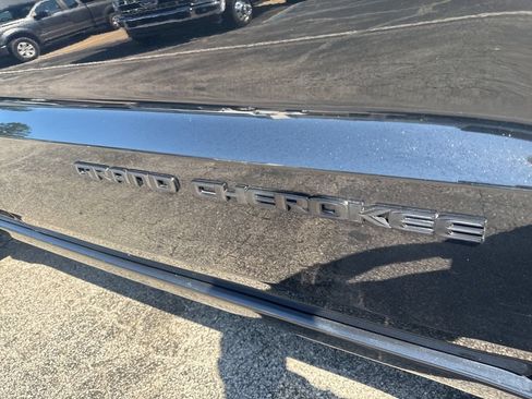 Used 2019 Jeep Grand Cherokee Altitude AWD/4WD image 54