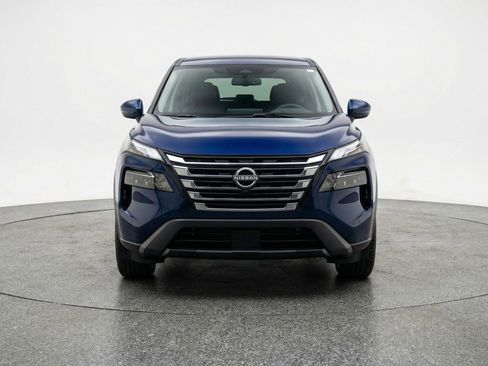 Used 2025 Nissan Rogue SV FWD image 2