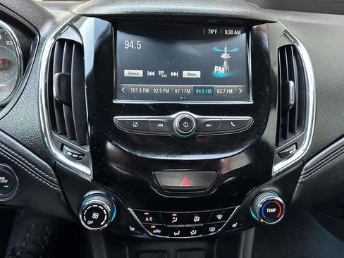 Used 2017 Chevrolet Cruze Premier image 12