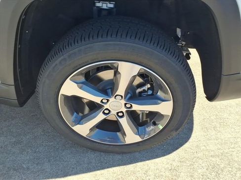 New 2025 Jeep Grand Cherokee L Limited w/ Luxury Tech Group II image 22