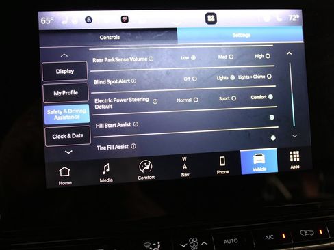Used 2024 Jeep Wagoneer Series II w/ Flexible Seating Group RWD image 28