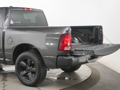 Used 2023 RAM 1500 Classic SLT AWD/4WD image 9