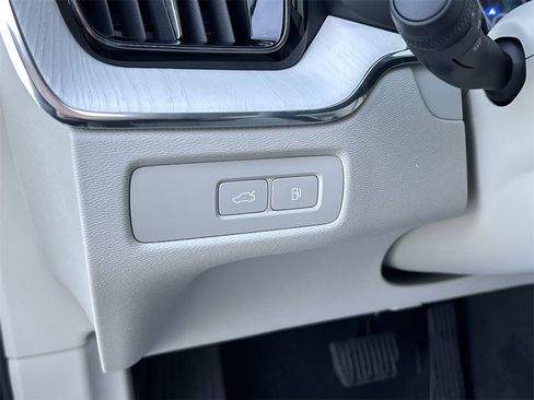 New 2026 Volvo XC60 T8 Ultra w/ Climate Package image 17