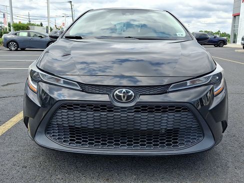 Used 2021 Toyota Corolla LE FWD image 2