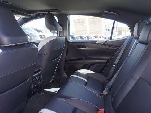 Used 2025 Toyota Camry SE w/ Convenience Package FWD image 7