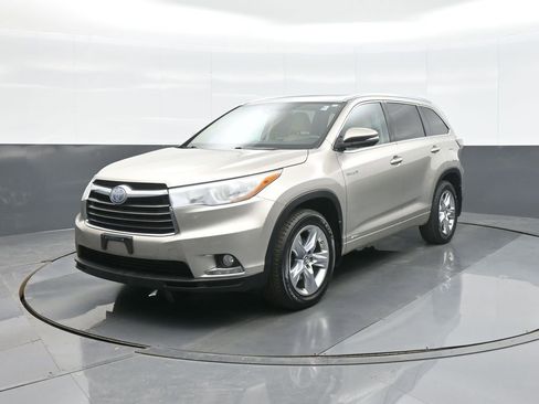 Used 2016 Toyota Highlander Limited Platinum image 3