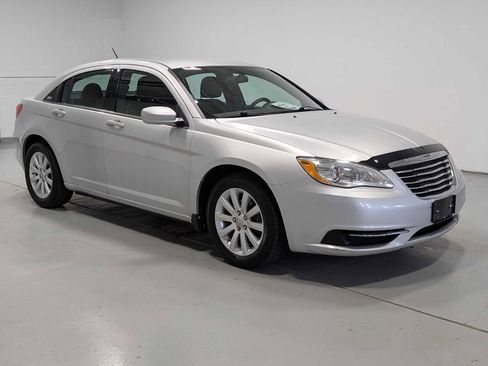 Used 2012 Chrysler 200 Touring FWD image 6