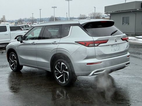 Used 2023 Mitsubishi Outlander SEL image 5
