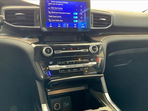 Used 2021 Ford Explorer Limited w/ Equipment Group 301A image 33