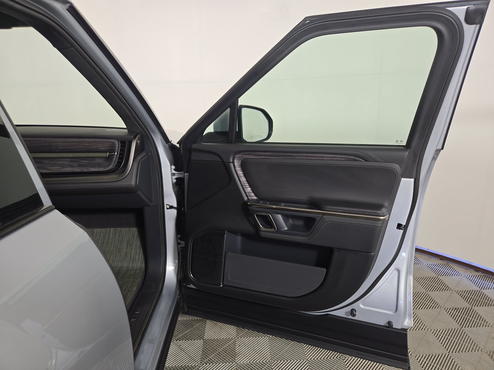 Used 2022 Rivian R1T Adventure AWD/4WD image 18