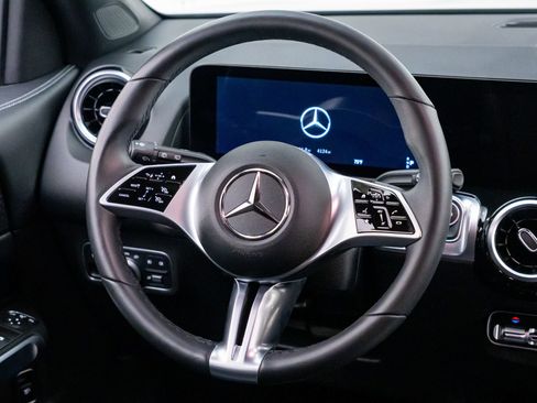 Used 2026 Mercedes-Benz GLB 250 image 11